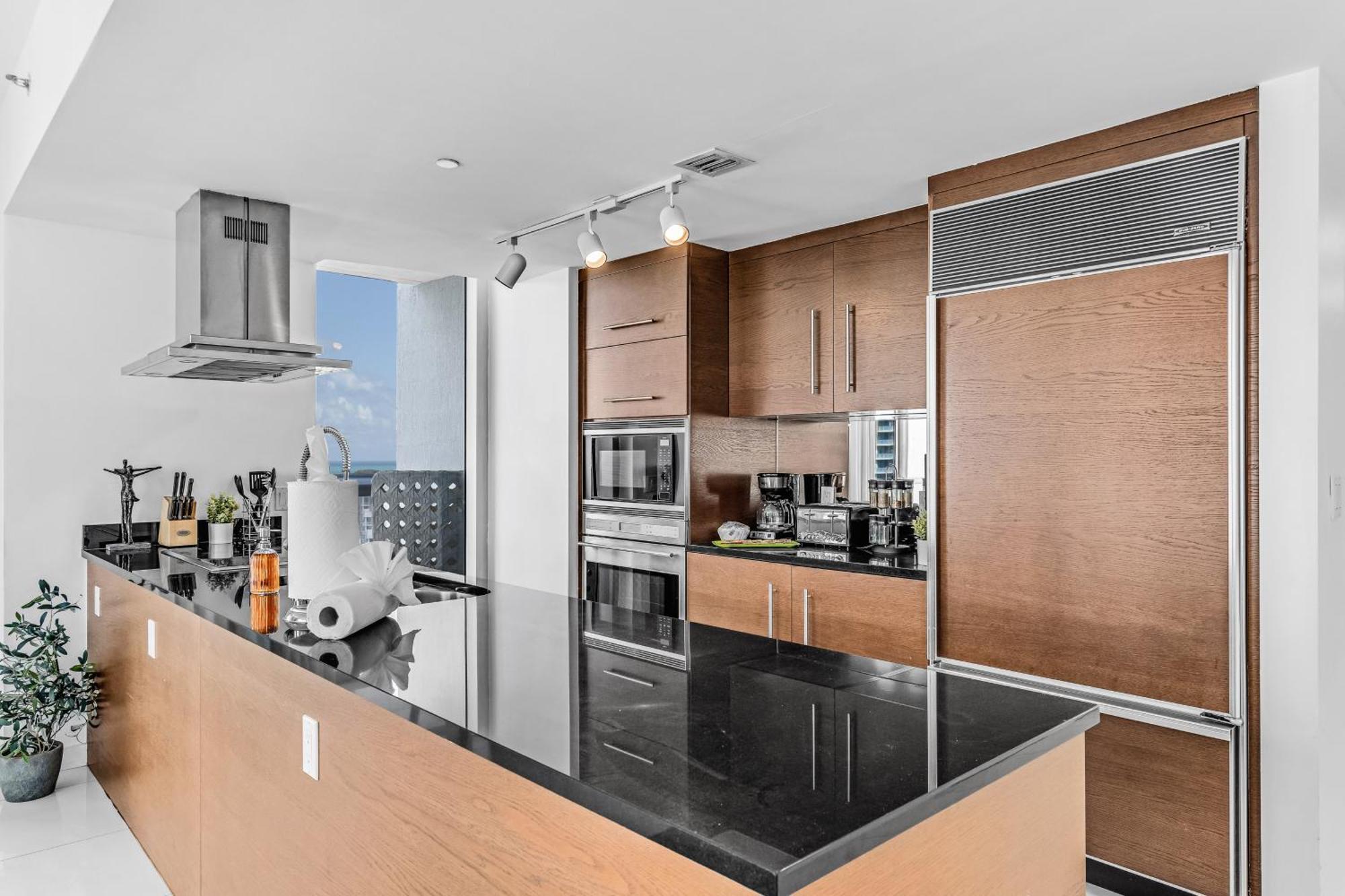 Luxurious Condo At Icon With Views Miami Exterior foto