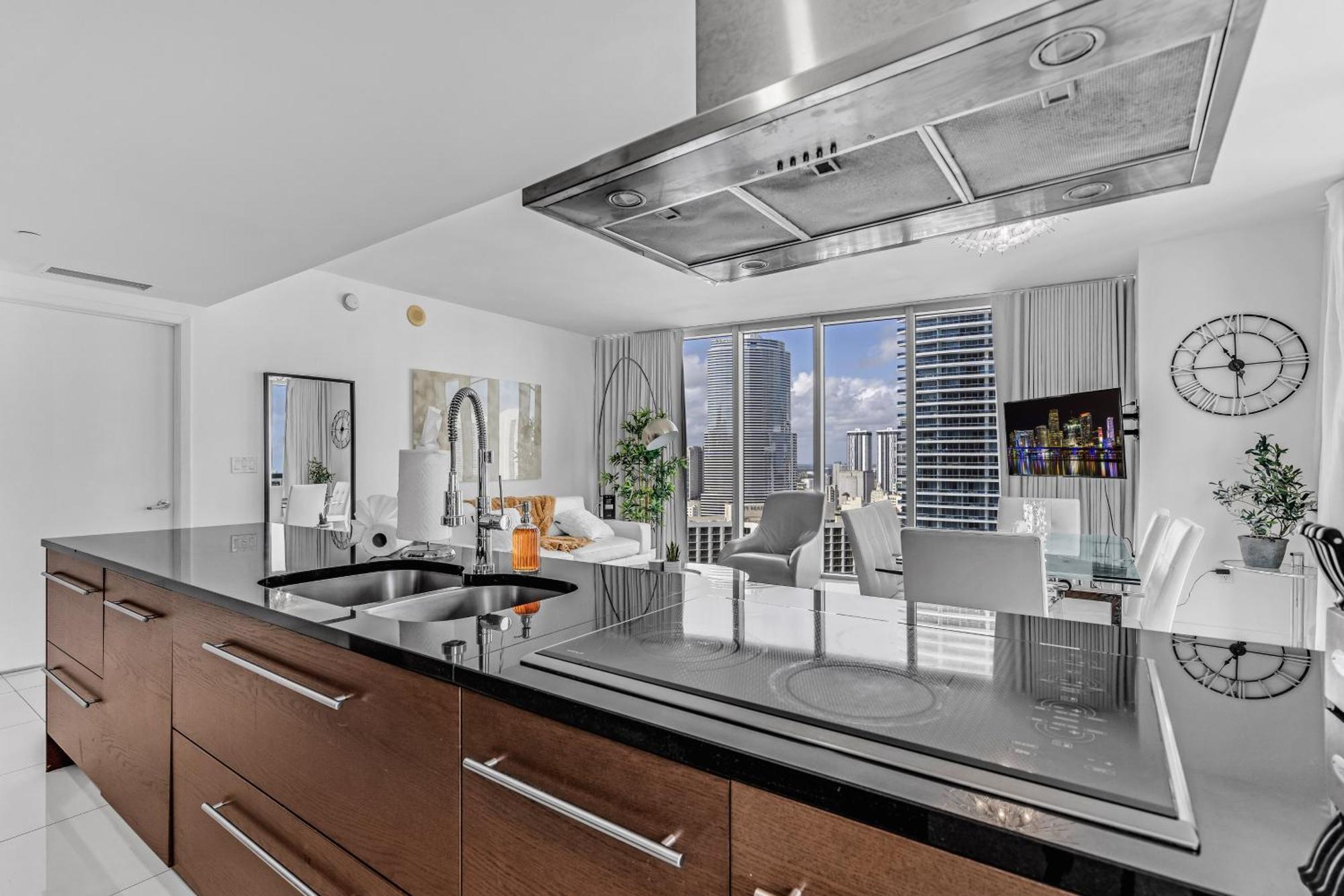 Luxurious Condo At Icon With Views Miami Exterior foto