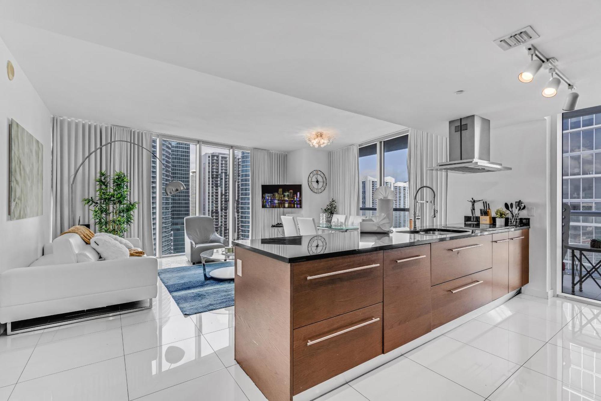 Luxurious Condo At Icon With Views Miami Exterior foto